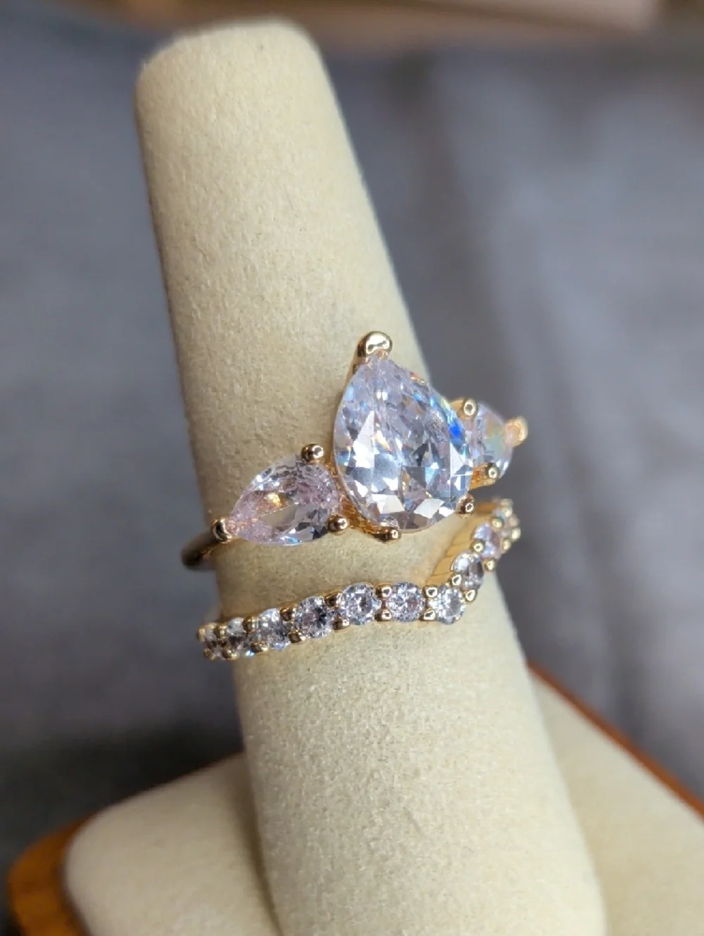 N/A elegant gold